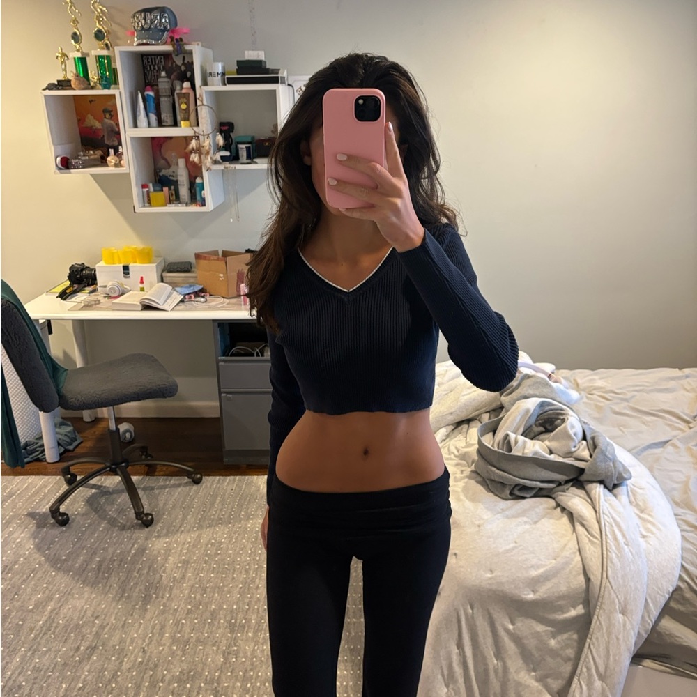 Brandy Melville Navy V-Neck Cropped Sweater
